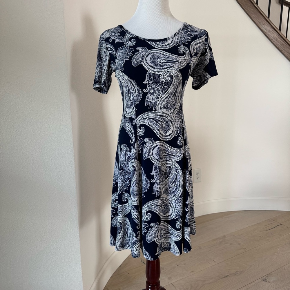 Sami & Jo Navy Paisley Short Sleeve Flare Dress small. Like new condition!